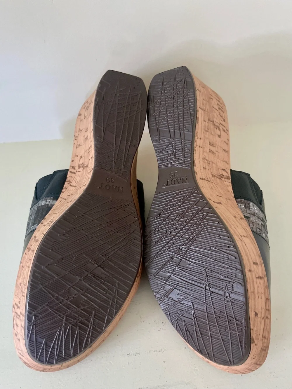 Naot Tiki Women's Wedge Shoe Black Mix Metal Onyx 39 Size 8 New in Box Cork